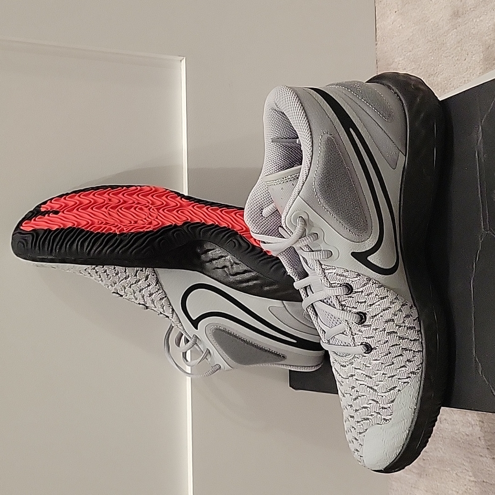 Nike Mens KD Trey 5 VIII Basketball Shoes